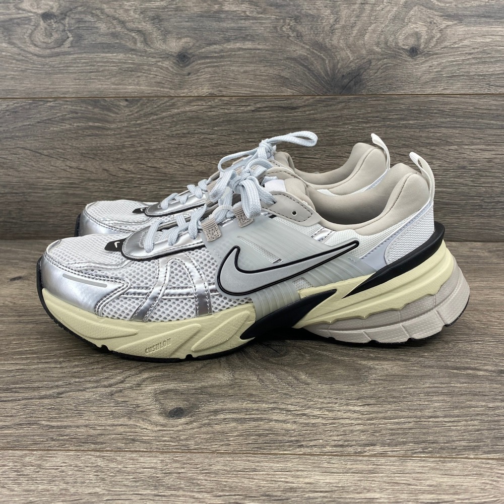 Nike V2K Women's Running Shoes Size 10 FD0736 100‎ Sandal White Metallic Silver